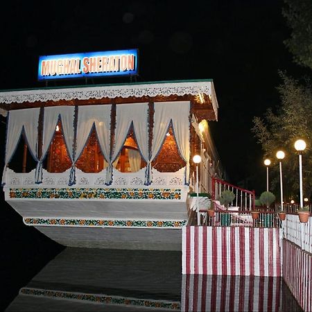 ホテルThe Mughal Sheraton Houseboat Durgjan エクステリア 写真