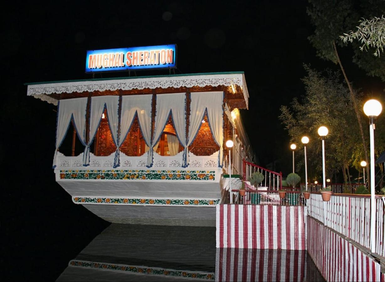 ホテルThe Mughal Sheraton Houseboat Durgjan エクステリア 写真