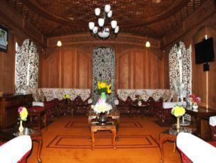 ホテルThe Mughal Sheraton Houseboat Durgjan エクステリア 写真